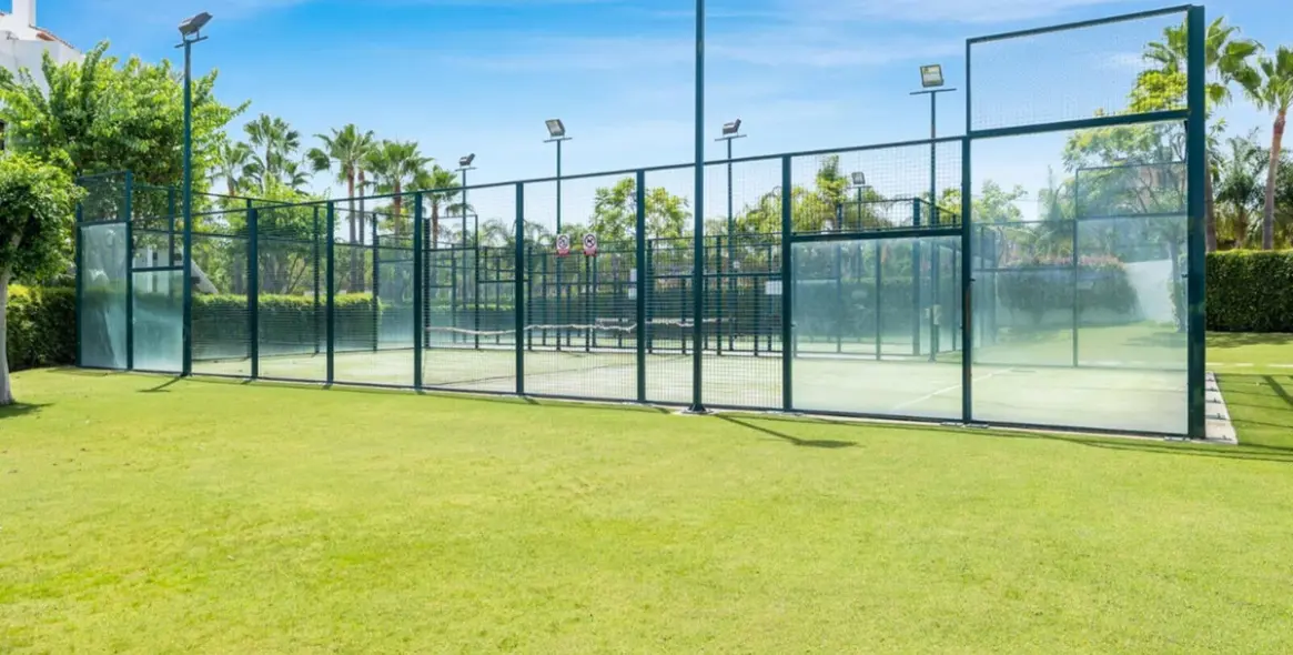 Sale of middle floor apartment in Estepona 3