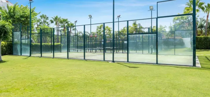 Продажа апартаментов на среднем этаже в Estepona 2