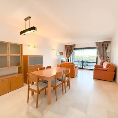 Продажа апартаментов на среднем этаже в Estepona