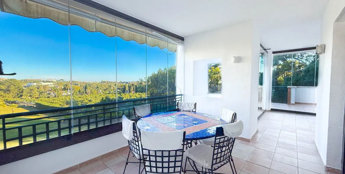 Sale of middle floor apartment in Estepona 6