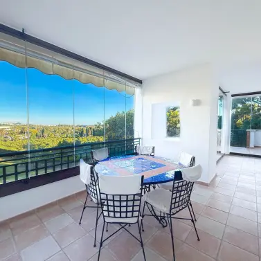 Продажа апартаментов на среднем этаже в Estepona