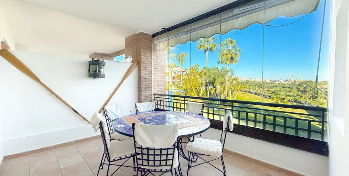 Sale of middle floor apartment in Estepona 7