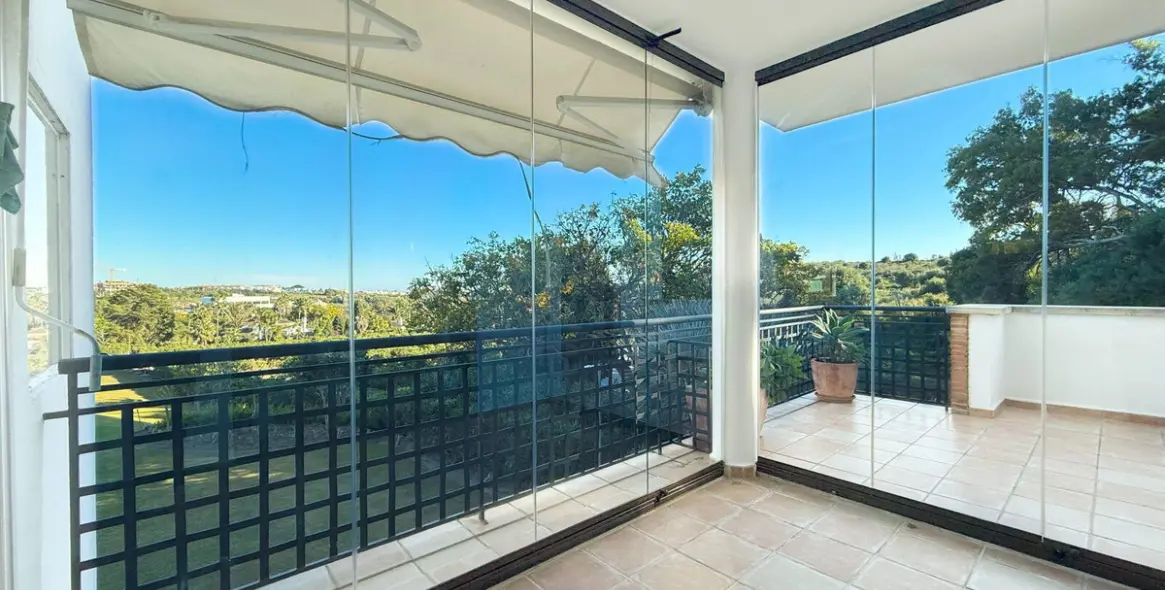 Sale of middle floor apartment in Estepona 8