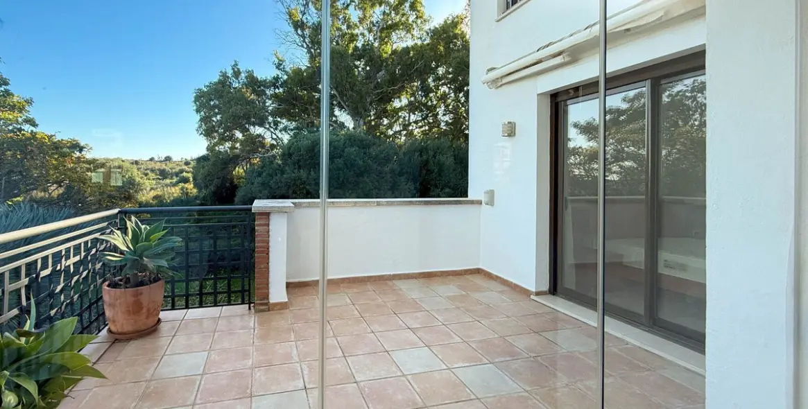 Sale of middle floor apartment in Estepona 9