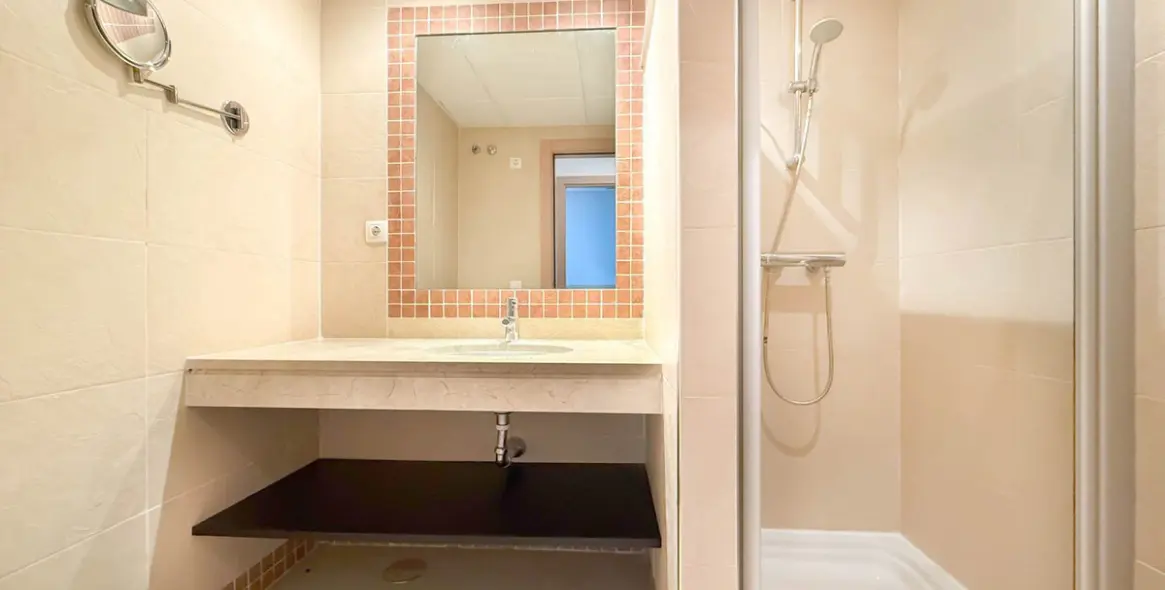 Sale of middle floor apartment in Estepona 14