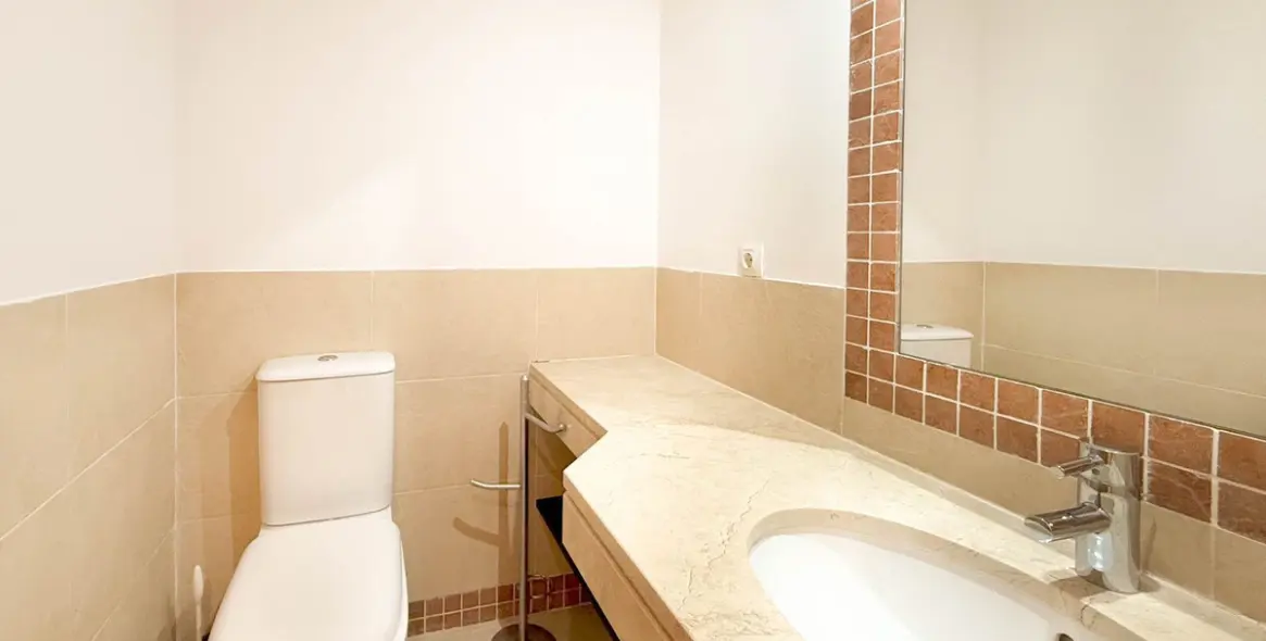 Sale of middle floor apartment in Estepona 15