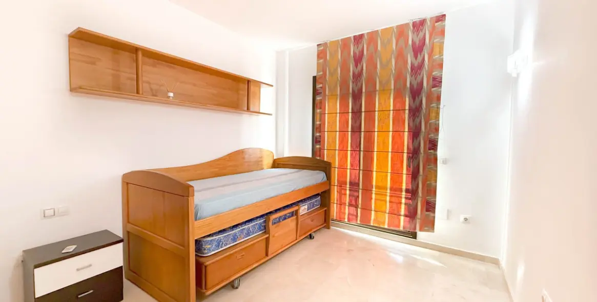 Sale of middle floor apartment in Estepona 16