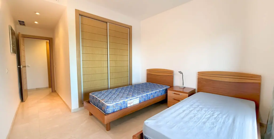 Sale of middle floor apartment in Estepona 18