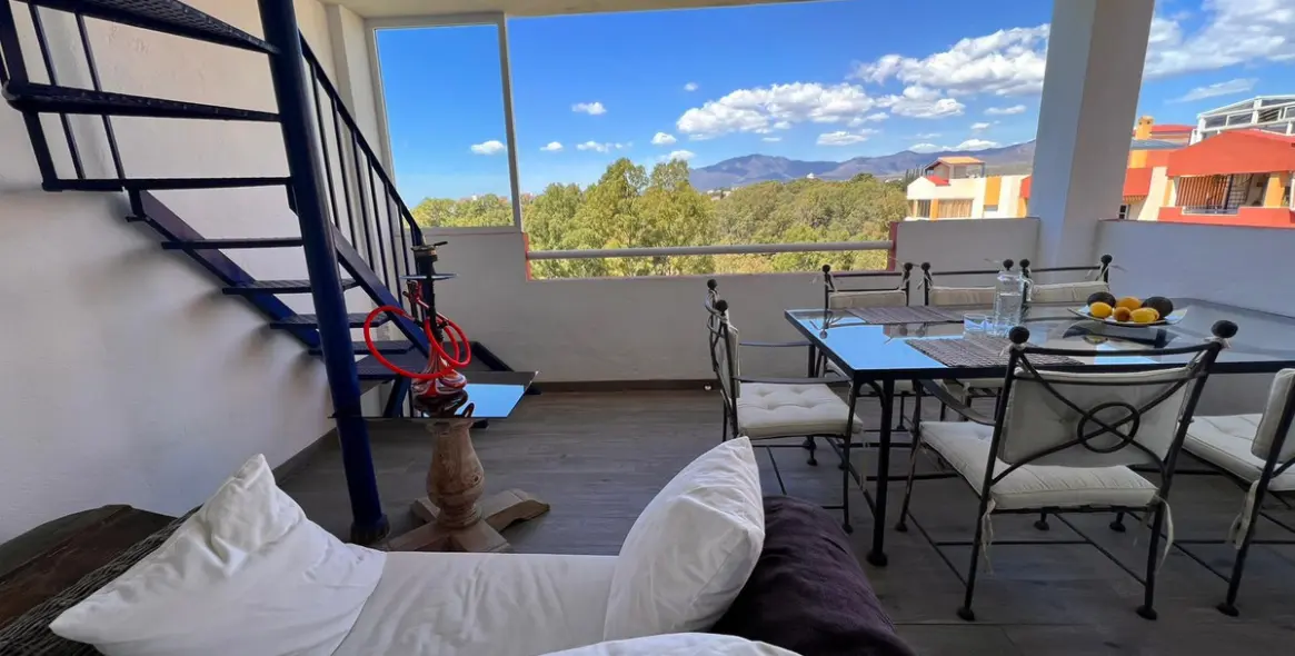 Sale of penthouse in Estepona 1