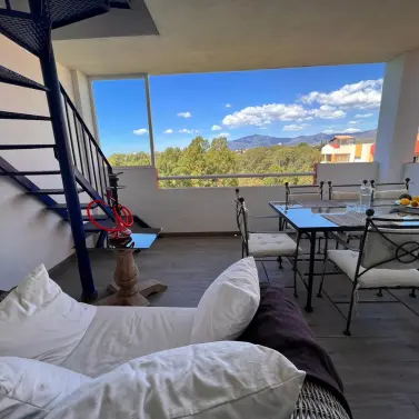 Sale of penthouse in Estepona