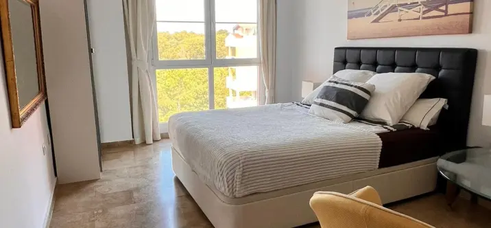 Sale of penthouse in Estepona 4