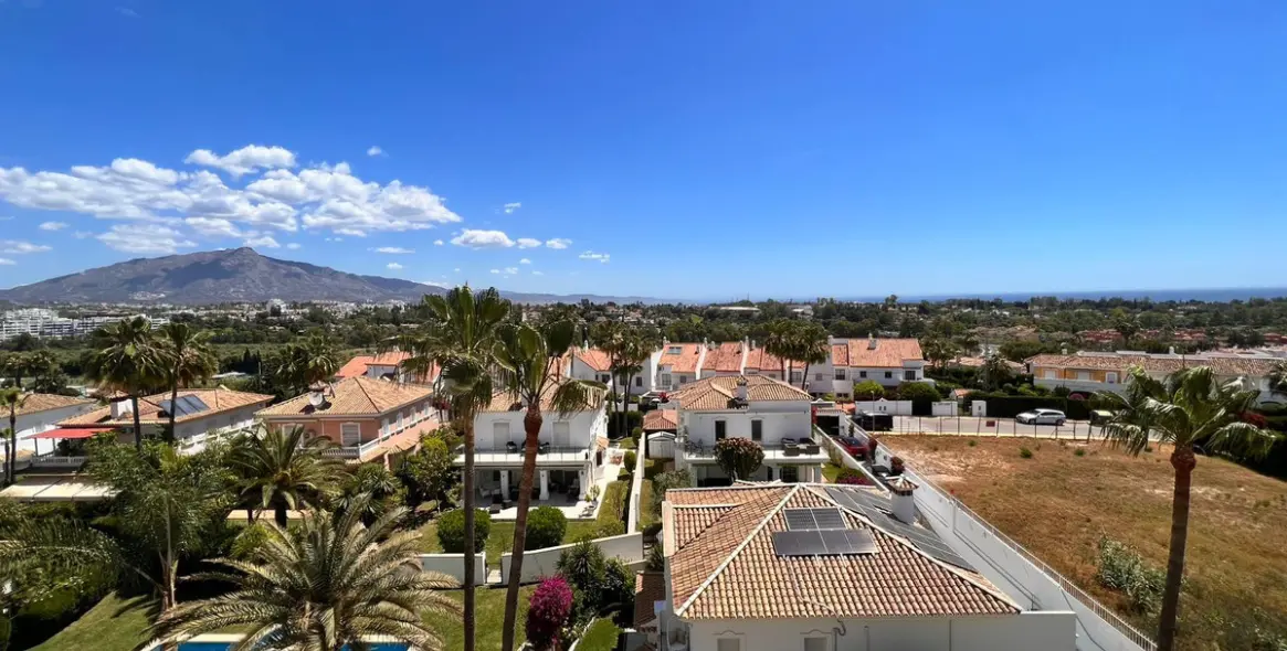 Sale of penthouse in Estepona 8