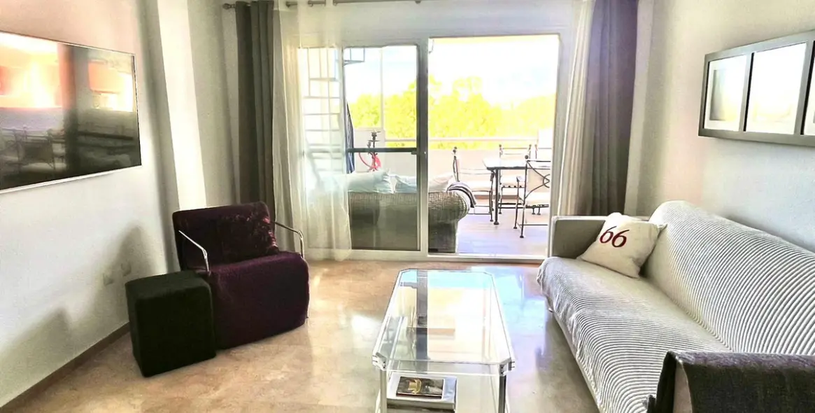 Sale of penthouse in Estepona 12