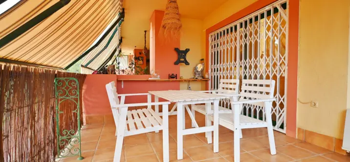 Sale of middle floor apartment in Fuengirola 1