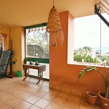Sale of middle floor apartment in Fuengirola