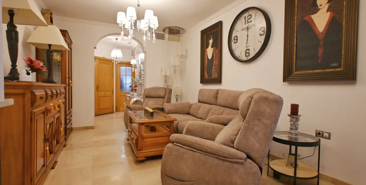 Sale of middle floor apartment in Fuengirola 5