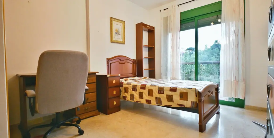 Sale of middle floor apartment in Fuengirola 12