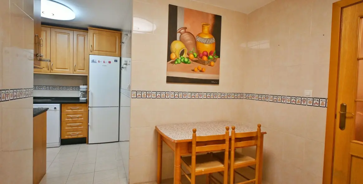 Sale of middle floor apartment in Fuengirola 13