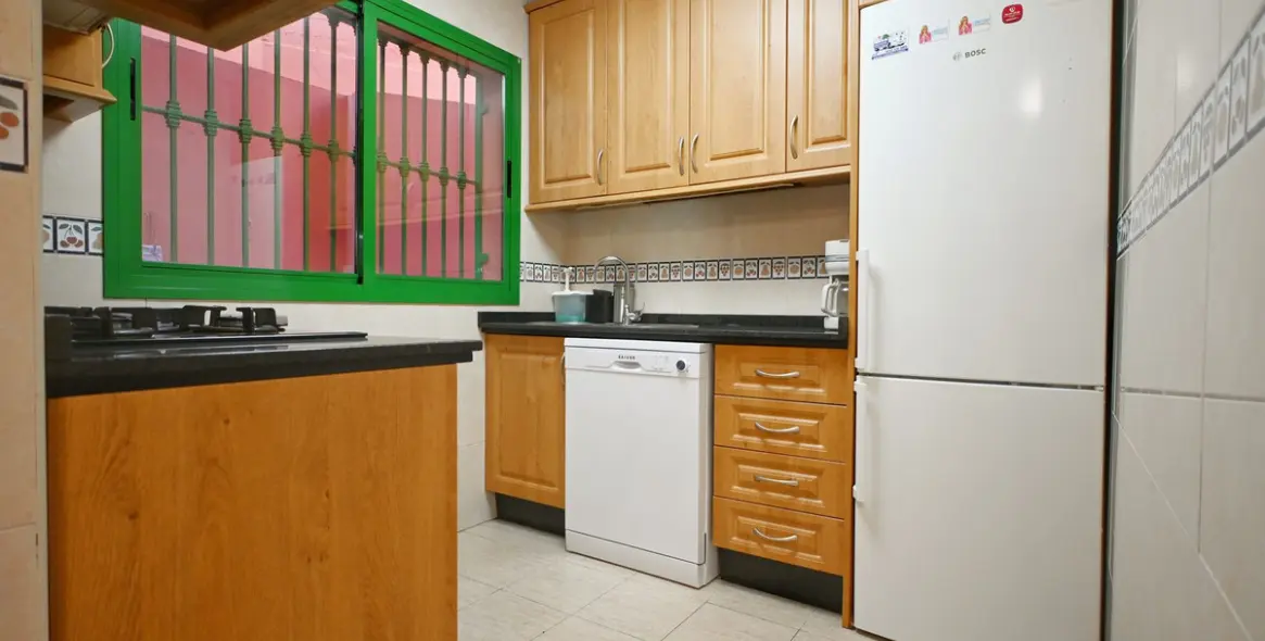 Sale of middle floor apartment in Fuengirola 14