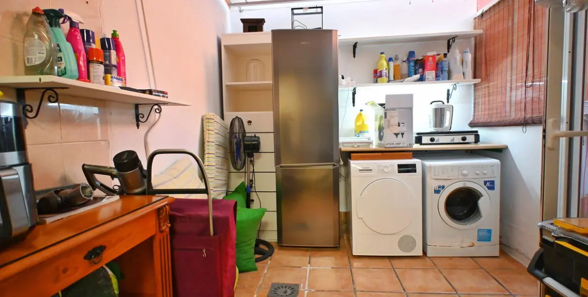 Sale of middle floor apartment in Fuengirola 16