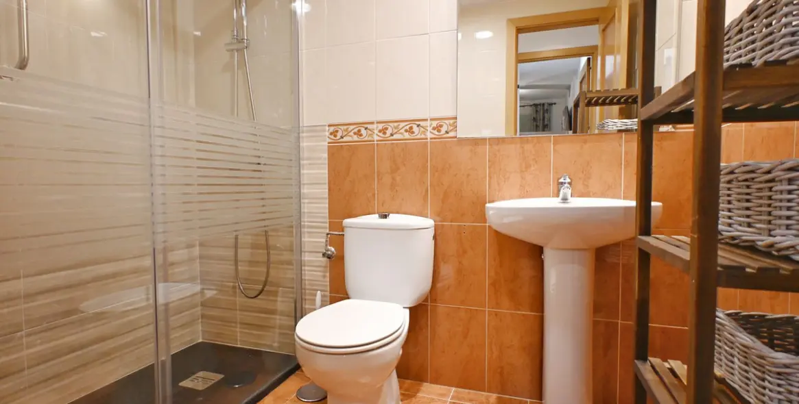 Sale of middle floor apartment in Fuengirola 19