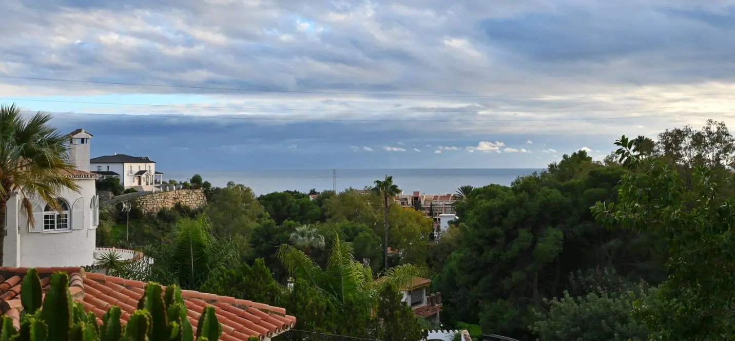 Продажа апартаментов на среднем этаже в Fuengirola 0