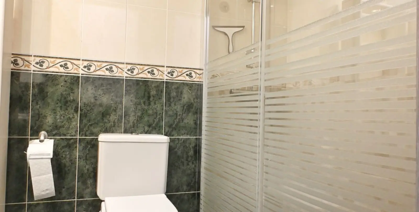 Sale of middle floor apartment in Fuengirola 20