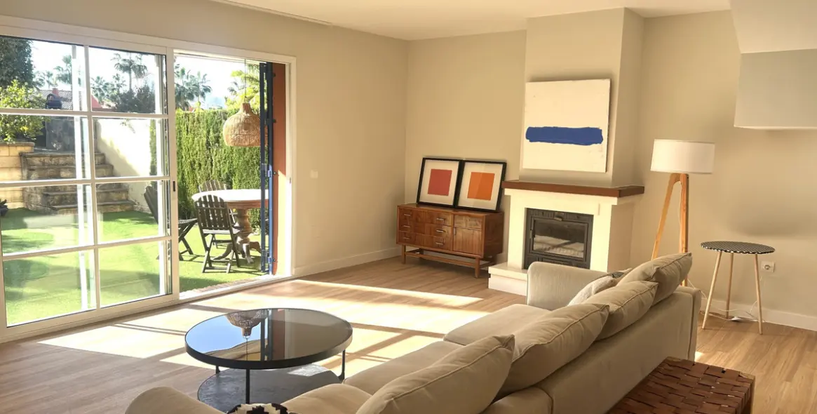 Продажа дома на две семьи в Atalaya 1