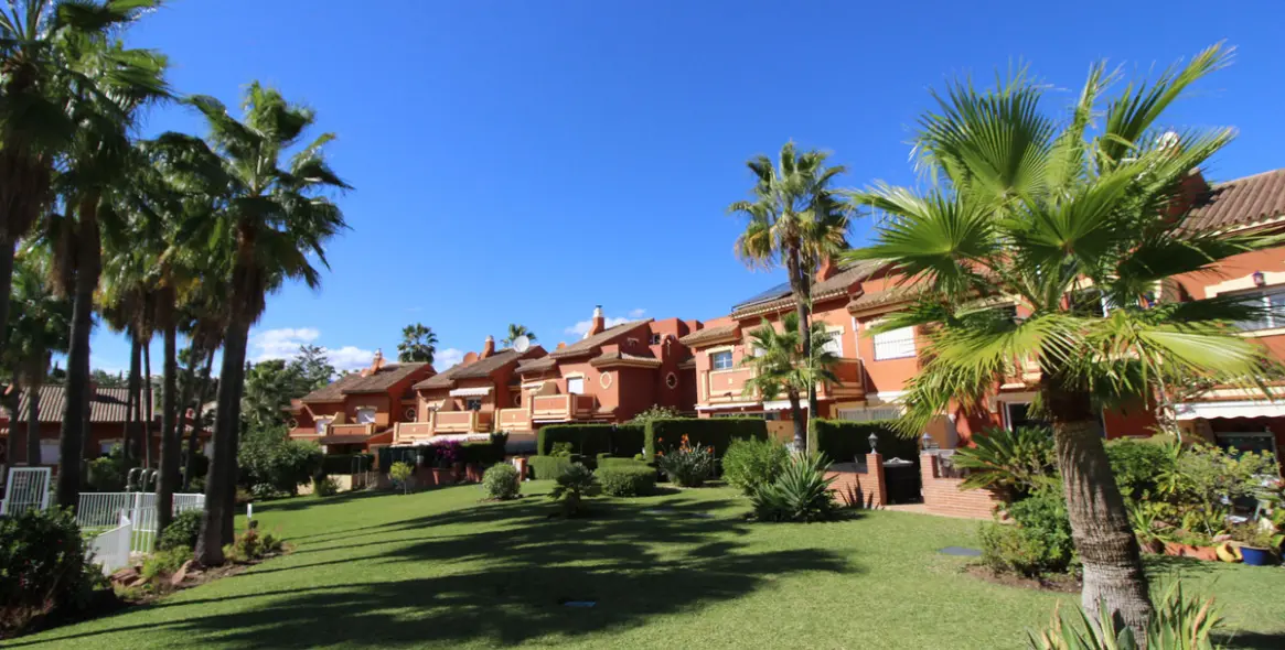 Продажа дома на две семьи в Atalaya 2