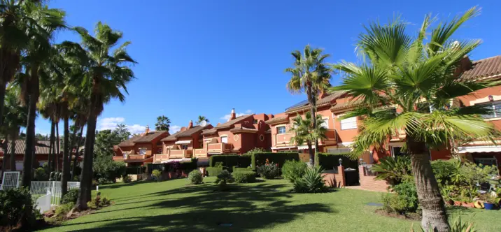 Продажа дома на две семьи в Atalaya 1