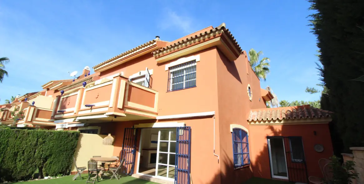 Продажа дома на две семьи в Atalaya 3