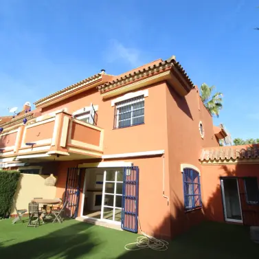 Продажа дома на две семьи в Atalaya