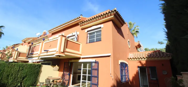 Продажа дома на две семьи в Atalaya 2