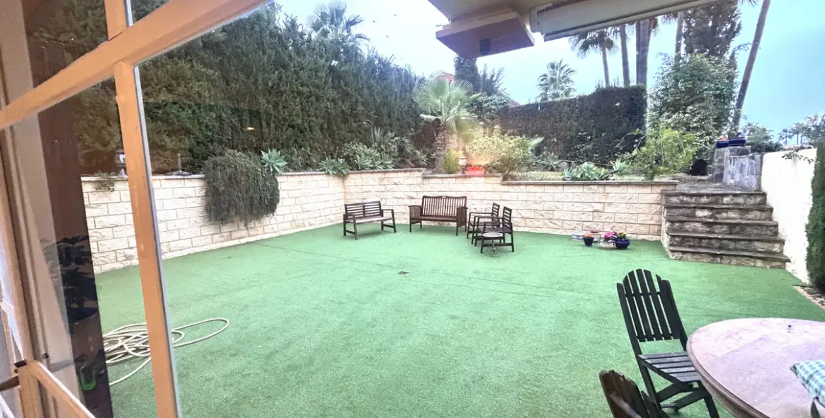 Продажа дома на две семьи в Atalaya 6