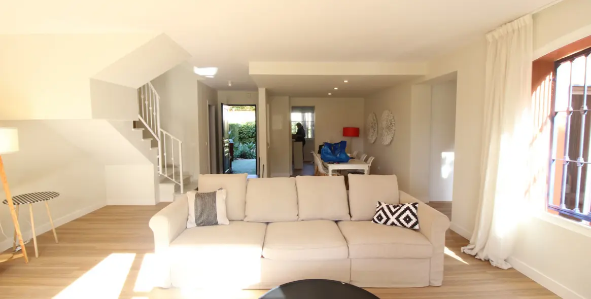 Продажа дома на две семьи в Atalaya 10