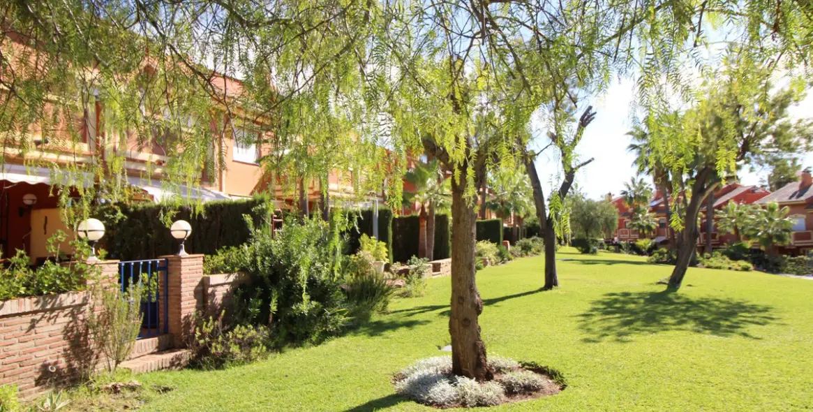 Продажа дома на две семьи в Atalaya 15