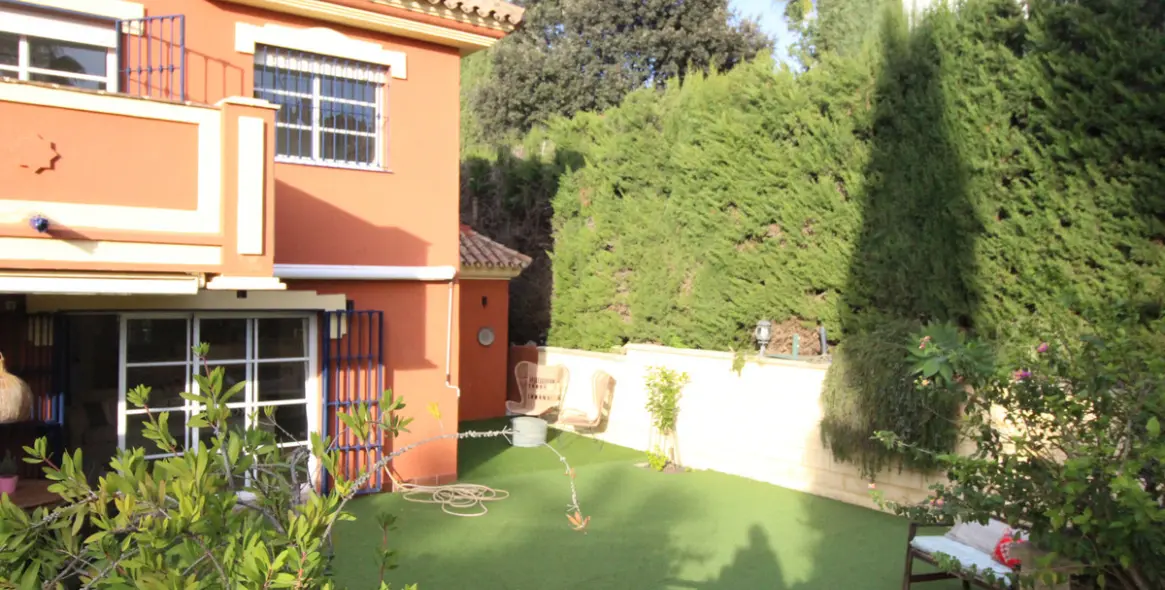 Продажа дома на две семьи в Atalaya 17