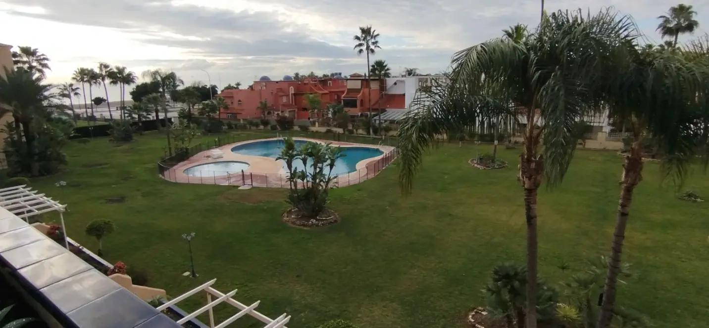 Sale of middle floor apartment in Los Alamos 0