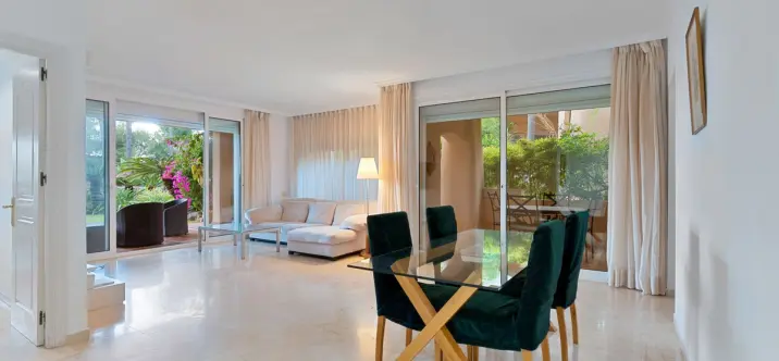 Venta de apartamento en planta baja en Sierra Blanca 0