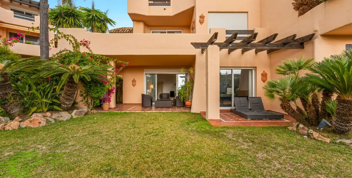 Sale of ground floor apartment in Sierra Blanca 2