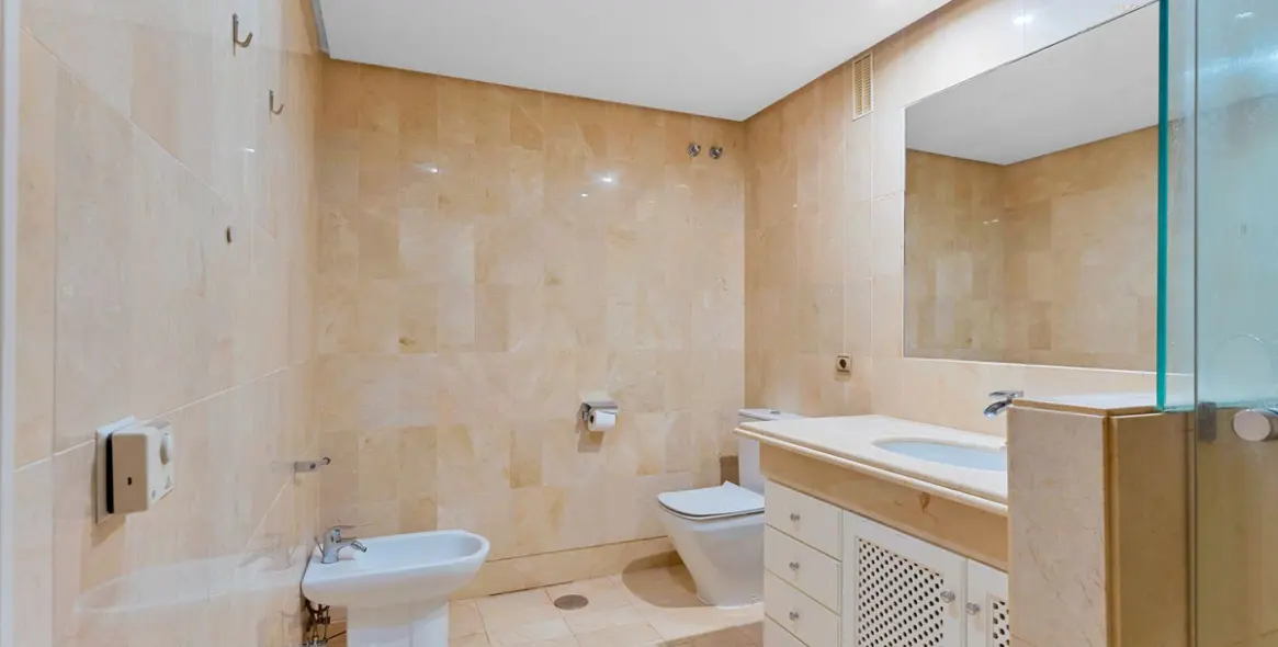 Sale of ground floor apartment in Sierra Blanca 11