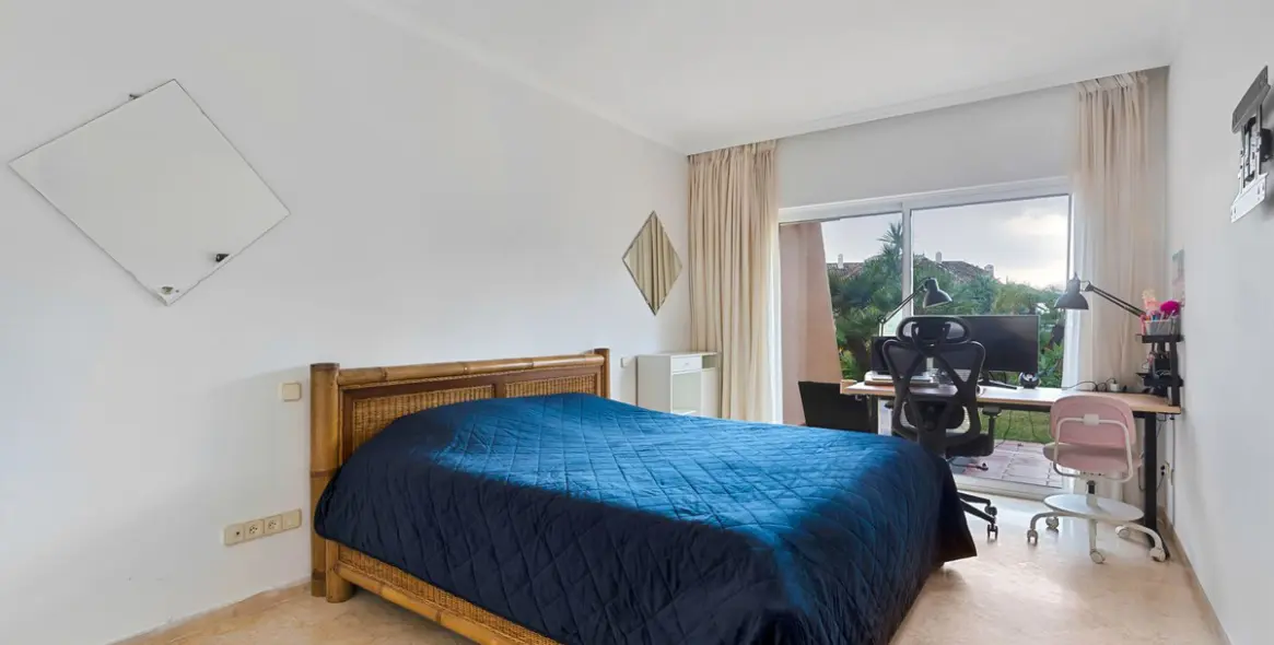 Sale of ground floor apartment in Sierra Blanca 12