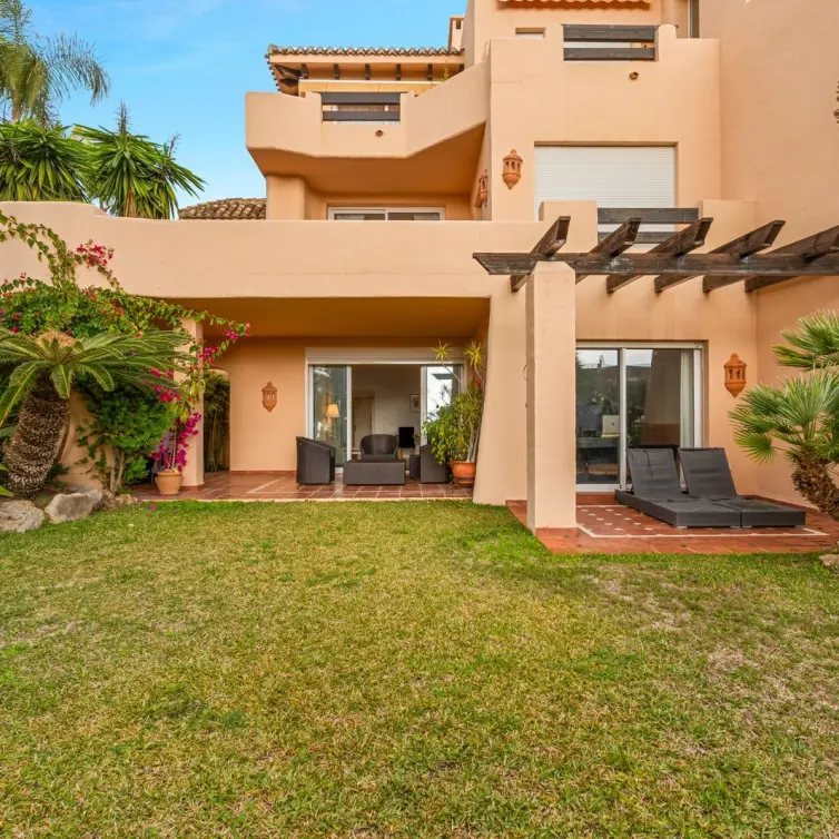 Sale of ground floor apartment in Sierra Blanca