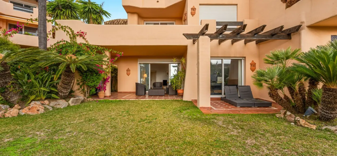 Sale of ground floor apartment in Sierra Blanca 0