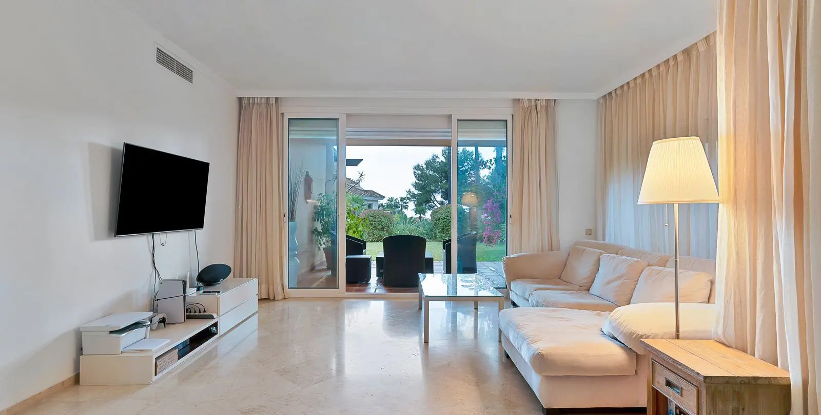 Sale of ground floor apartment in Sierra Blanca 3