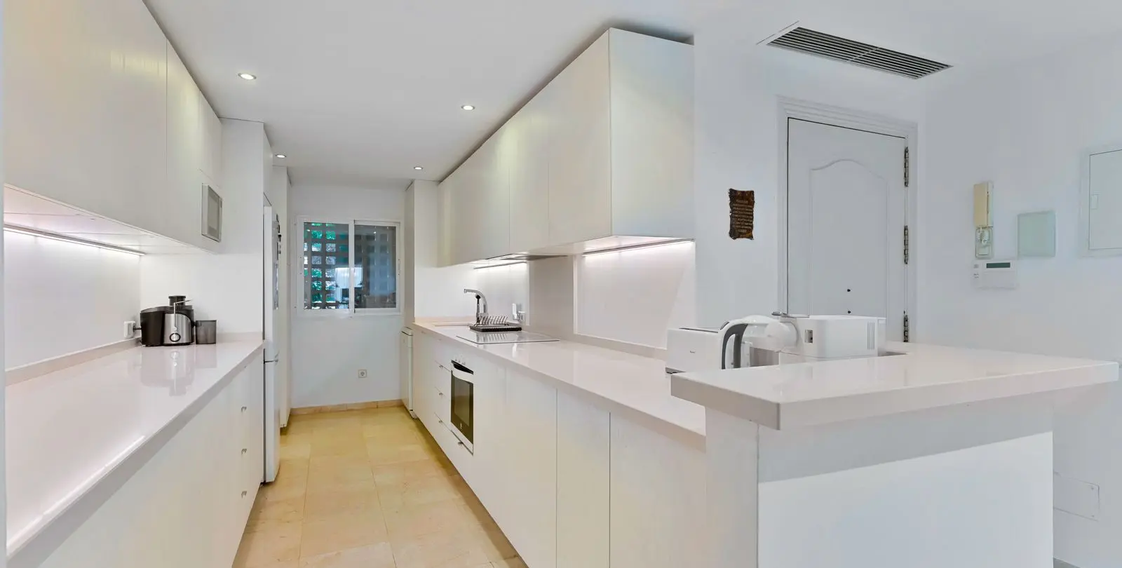 Sale of ground floor apartment in Sierra Blanca 5