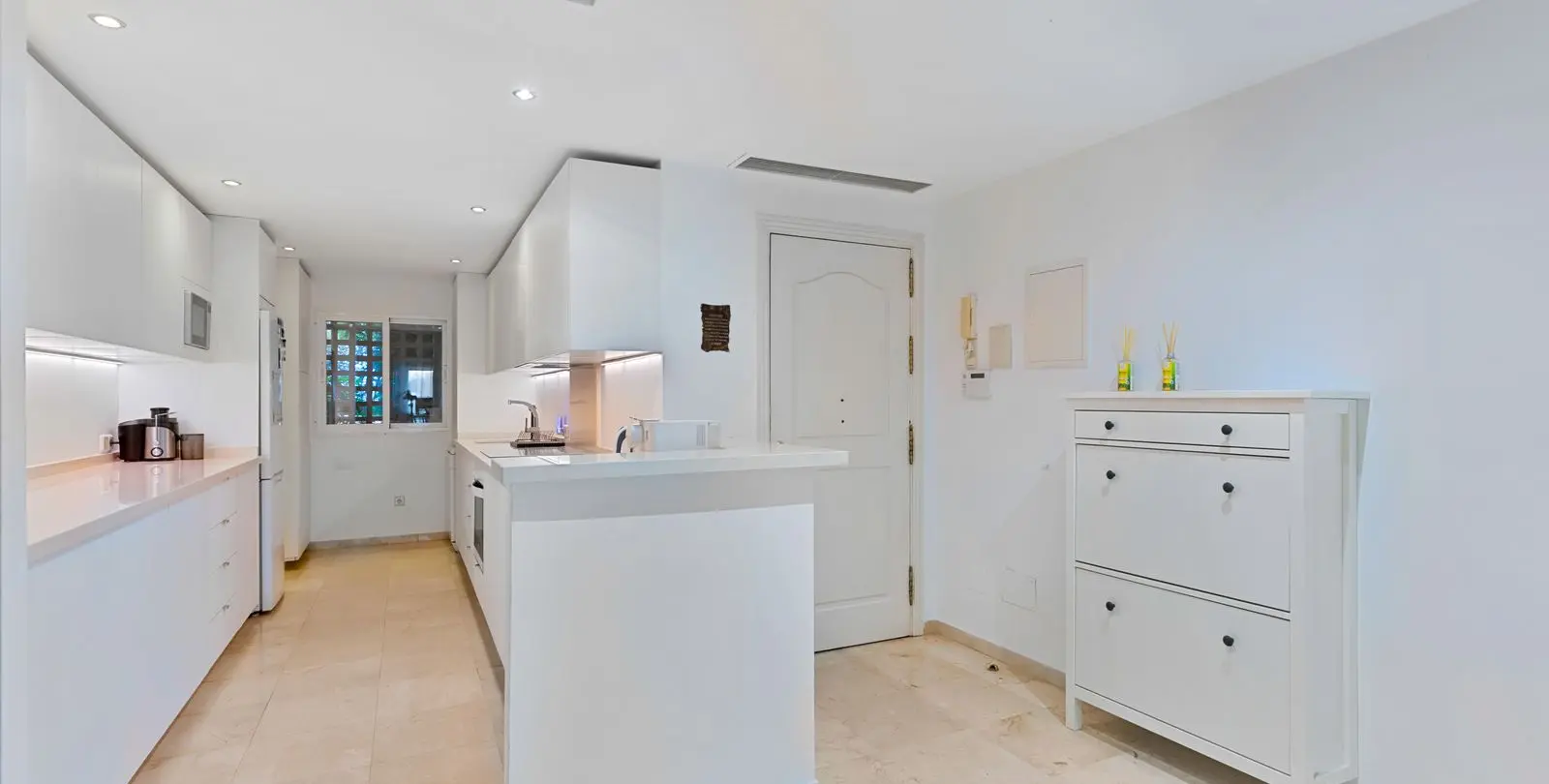 Sale of ground floor apartment in Sierra Blanca 6