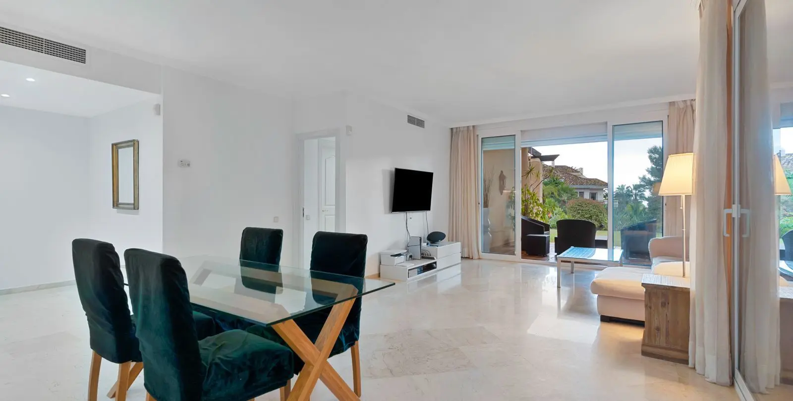 Sale of ground floor apartment in Sierra Blanca 7