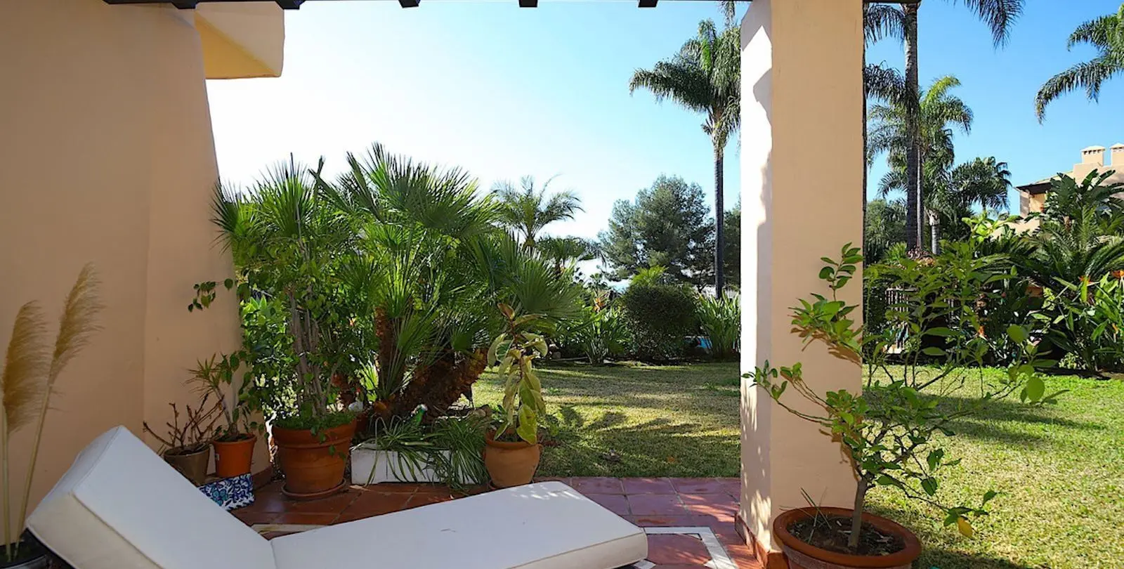 Sale of ground floor apartment in Sierra Blanca 12