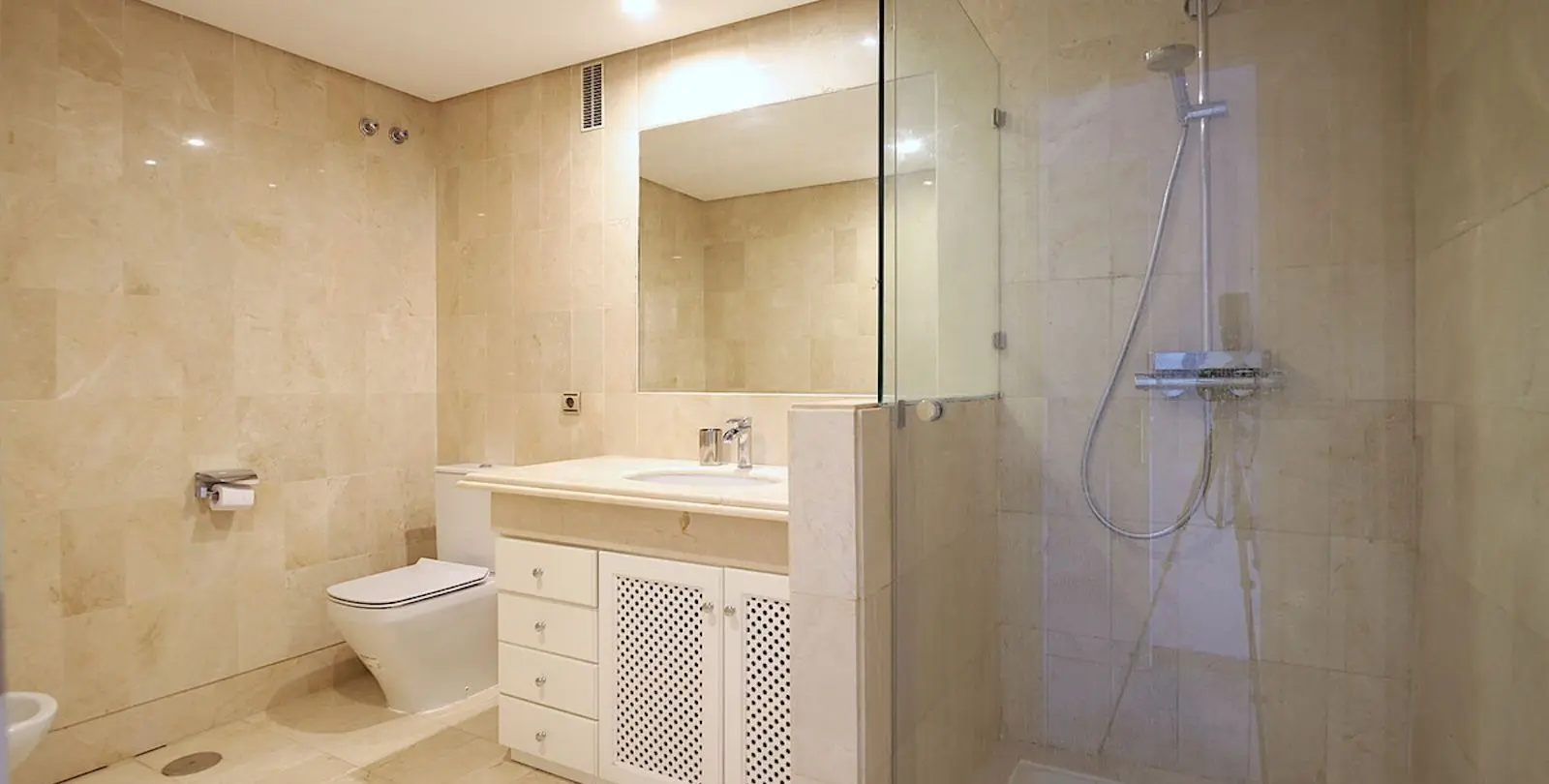 Sale of ground floor apartment in Sierra Blanca 17